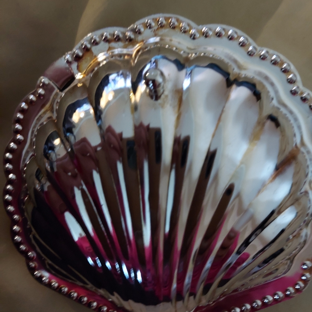 264) Vintage Silver plated butter dish